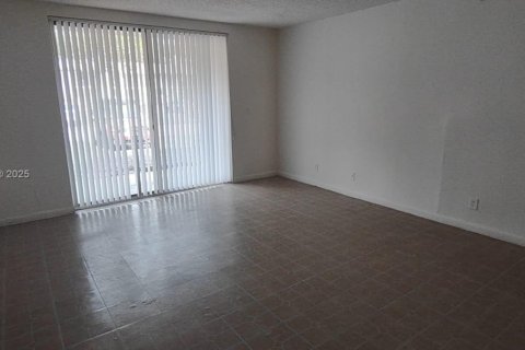 Condominio en venta en Sunrise, Florida, 1 dormitorio, 74.32 m2 № 1865520 - foto 3