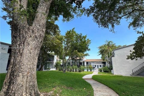 Condominio en venta en Sunrise, Florida, 1 dormitorio, 74.32 m2 № 1865520 - foto 12