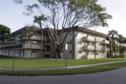Copropriété à louer à Miami, Floride: 1 chambre, 52.03 m2 № 1995155 - photo 2