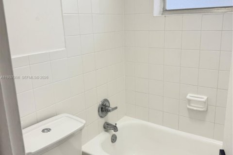 Copropriété à louer à Miami, Floride: 1 chambre, 52.03 m2 № 1995155 - photo 8