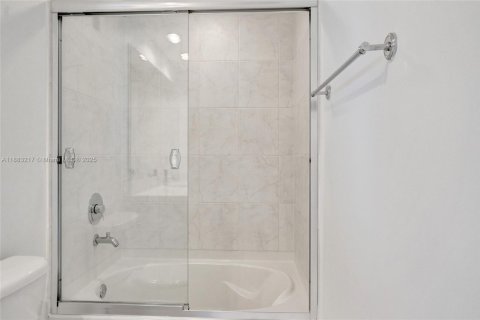 Купить кондоминиум в Майами, Флорида 2 спальни, 102.29м2, № 2016293 - фото 30