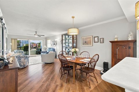 Condo in Tierra Verde, Florida, 2 bedrooms  № 2420619 - photo 10
