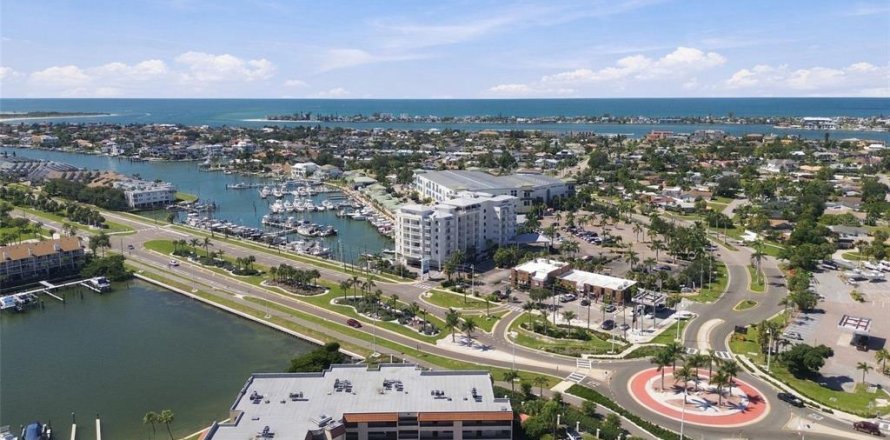 Condo in Tierra Verde, Florida, 2 bedrooms  № 2420619