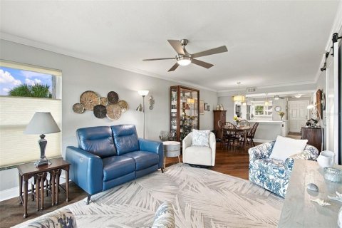 Condo in Tierra Verde, Florida, 2 bedrooms  № 2420619 - photo 11