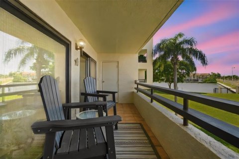 Condo in Tierra Verde, Florida, 2 bedrooms  № 2420619 - photo 2