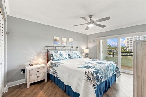 Condo in Tierra Verde, Florida, 2 bedrooms  № 2420619 - photo 13