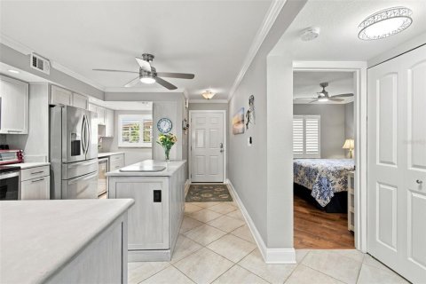 Condo in Tierra Verde, Florida, 2 bedrooms  № 2420619 - photo 4