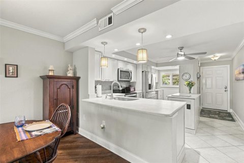 Condo in Tierra Verde, Florida, 2 bedrooms  № 2420619 - photo 5