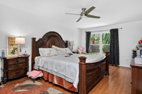 House in Port St. Lucie, Florida 4 bedrooms, 196.4 sq.m. № 2193220 - photo 11
