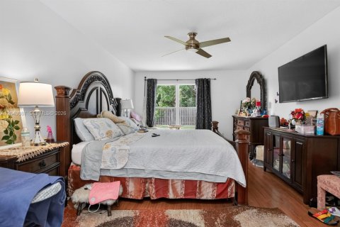 House in Port St. Lucie, Florida 4 bedrooms, 196.4 sq.m. № 2193220 - photo 12