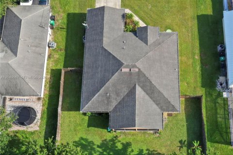 House in Port St. Lucie, Florida 4 bedrooms, 196.4 sq.m. № 2193220 - photo 25