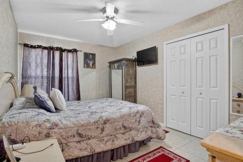 House in Port St. Lucie, Florida 4 bedrooms, 196.4 sq.m. № 2193220 - photo 7