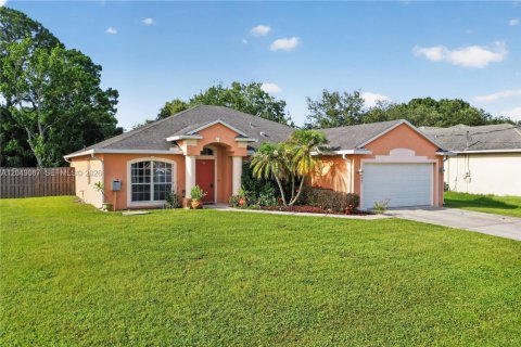 House in Port St. Lucie, Florida 4 bedrooms, 196.4 sq.m. № 2193220 - photo 3