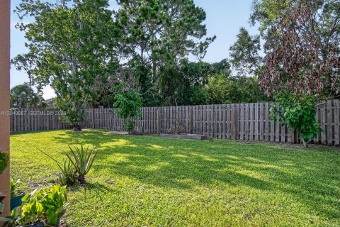 House in Port St. Lucie, Florida 4 bedrooms, 196.4 sq.m. № 2193220 - photo 22