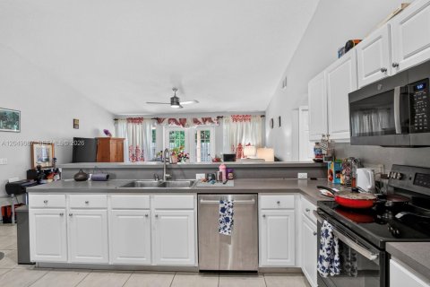 House in Port St. Lucie, Florida 4 bedrooms, 196.4 sq.m. № 2193220 - photo 20