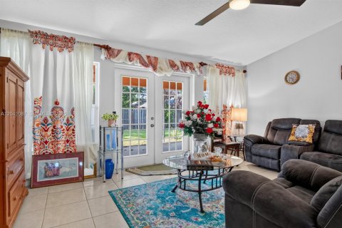 House in Port St. Lucie, Florida 4 bedrooms, 196.4 sq.m. № 2193220 - photo 15