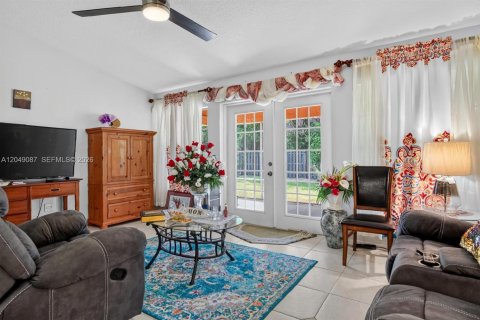 House in Port St. Lucie, Florida 4 bedrooms, 196.4 sq.m. № 2193220 - photo 16