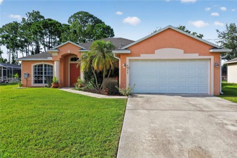House in Port St. Lucie, Florida 4 bedrooms, 196.4 sq.m. № 2193220 - photo 2