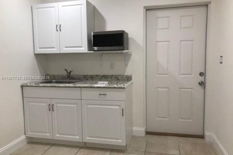 Снять в аренду коммерческую недвижимость в Майами, Флорида 1 спальня, 48.77м2, № 1988015 - фото 6