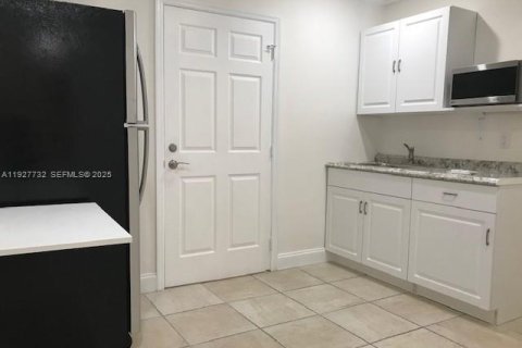 Снять в аренду коммерческую недвижимость в Майами, Флорида 1 спальня, 48.77м2, № 1988015 - фото 7