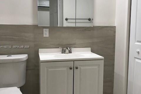 Снять в аренду коммерческую недвижимость в Майами, Флорида 1 спальня, 48.77м2, № 1988015 - фото 9