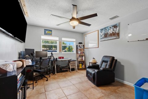 House in Stuart, Florida 4 bedrooms, 132.85 sq.m. № 2249236 - photo 12