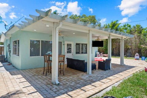 House in Stuart, Florida 4 bedrooms, 132.85 sq.m. № 2249236 - photo 26