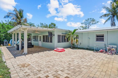 House in Stuart, Florida 4 bedrooms, 132.85 sq.m. № 2249236 - photo 27