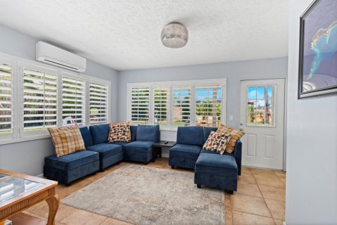 House in Stuart, Florida 4 bedrooms, 132.85 sq.m. № 2249236 - photo 24