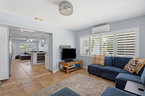 House in Stuart, Florida 4 bedrooms, 132.85 sq.m. № 2249236 - photo 25
