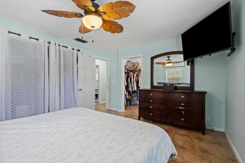 House in Stuart, Florida 4 bedrooms, 132.85 sq.m. № 2249236 - photo 15