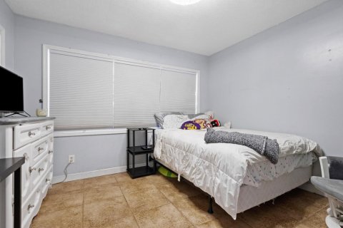 House in Stuart, Florida 4 bedrooms, 132.85 sq.m. № 2249236 - photo 22