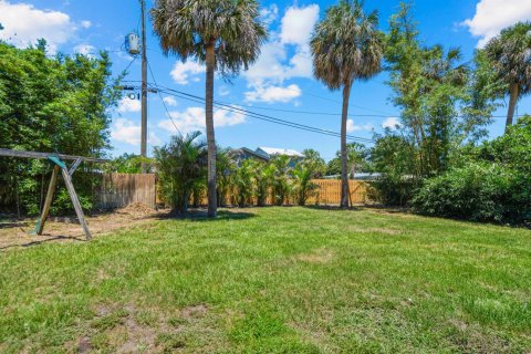 House in Stuart, Florida 4 bedrooms, 132.85 sq.m. № 2249236 - photo 30