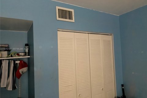 Condo in Miami, Florida, 3 bedrooms  № 2040472 - photo 11