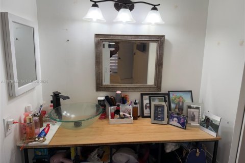 Condo in Miami, Florida, 3 bedrooms  № 2040472 - photo 10