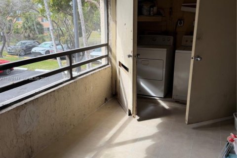 Condo in Miami, Florida, 3 bedrooms  № 2040472 - photo 13