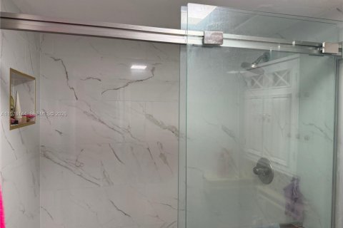 Condo in Miami, Florida, 3 bedrooms  № 2040472 - photo 9