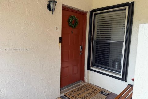 Condo in Miami, Florida, 3 bedrooms  № 2040472 - photo 16