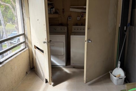 Condo in Miami, Florida, 3 bedrooms  № 2040472 - photo 12