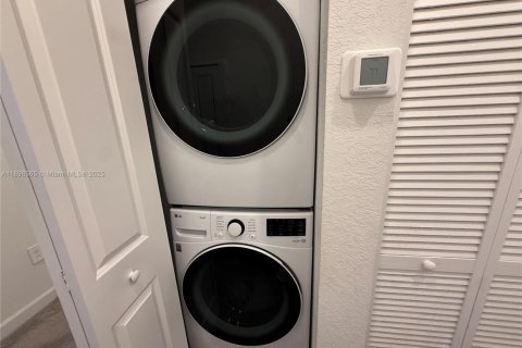 Townhouse in Homestead, Florida 3 bedrooms, 123.37 sq.m. № 1950078 - photo 8