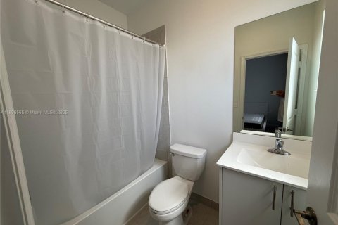 Townhouse in Homestead, Florida 3 bedrooms, 123.37 sq.m. № 1950078 - photo 10