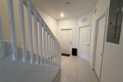 Townhouse in Homestead, Florida 3 bedrooms, 123.37 sq.m. № 1950078 - photo 2