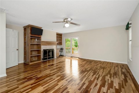 House in Lutz, Florida 3 bedrooms, 232.63 sq.m. № 2111524 - photo 25