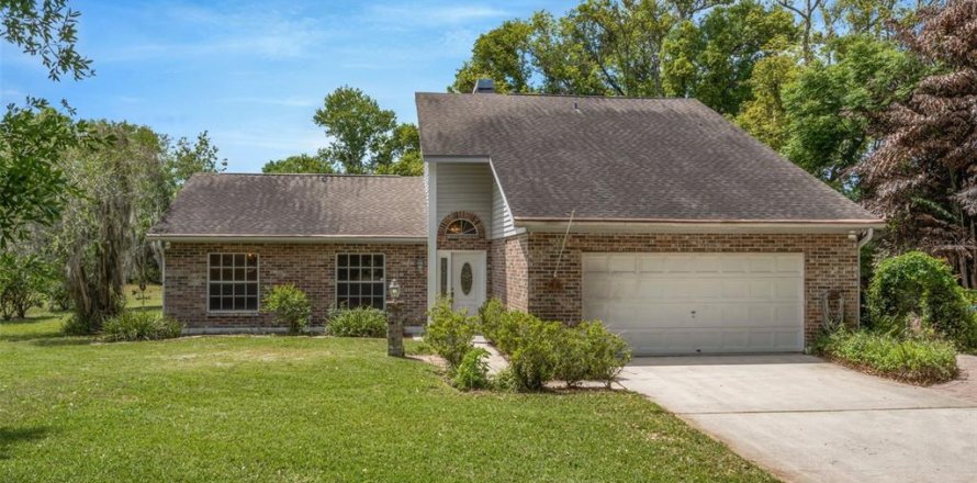 House in Lutz, Florida 3 bedrooms, 232.63 sq.m. № 2111524