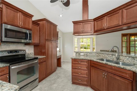 House in Lutz, Florida 3 bedrooms, 232.63 sq.m. № 2111524 - photo 7