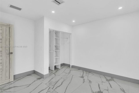 Купить виллу или дом в Помпано-Бич, Флорида 4 спальни, 165.37м2, № 1991115 - фото 27