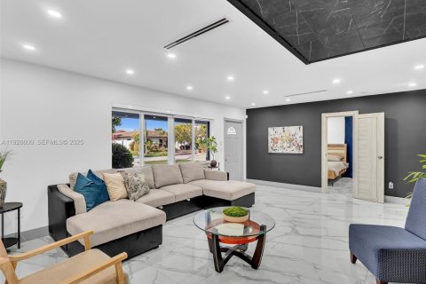 Купить виллу или дом в Помпано-Бич, Флорида 4 спальни, 165.37м2, № 1991115 - фото 8