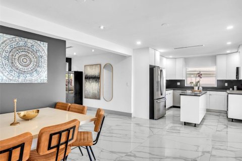 Купить виллу или дом в Помпано-Бич, Флорида 4 спальни, 165.37м2, № 1991115 - фото 17