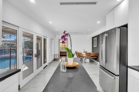 Купить виллу или дом в Помпано-Бич, Флорида 4 спальни, 165.37м2, № 1991115 - фото 16