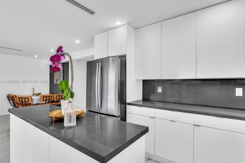 Купить виллу или дом в Помпано-Бич, Флорида 4 спальни, 165.37м2, № 1991115 - фото 15